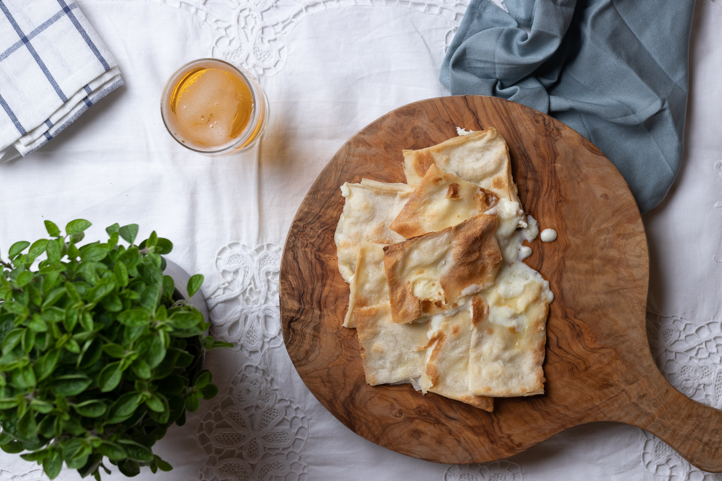 Pide muestra de focaccia con queso clásica